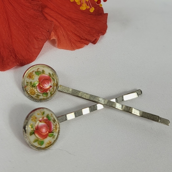 Floral Decorative Hairpins Womens Ivory Set of 2 Bobby Pins Victorian Roses Red - Picture 2 of 7
